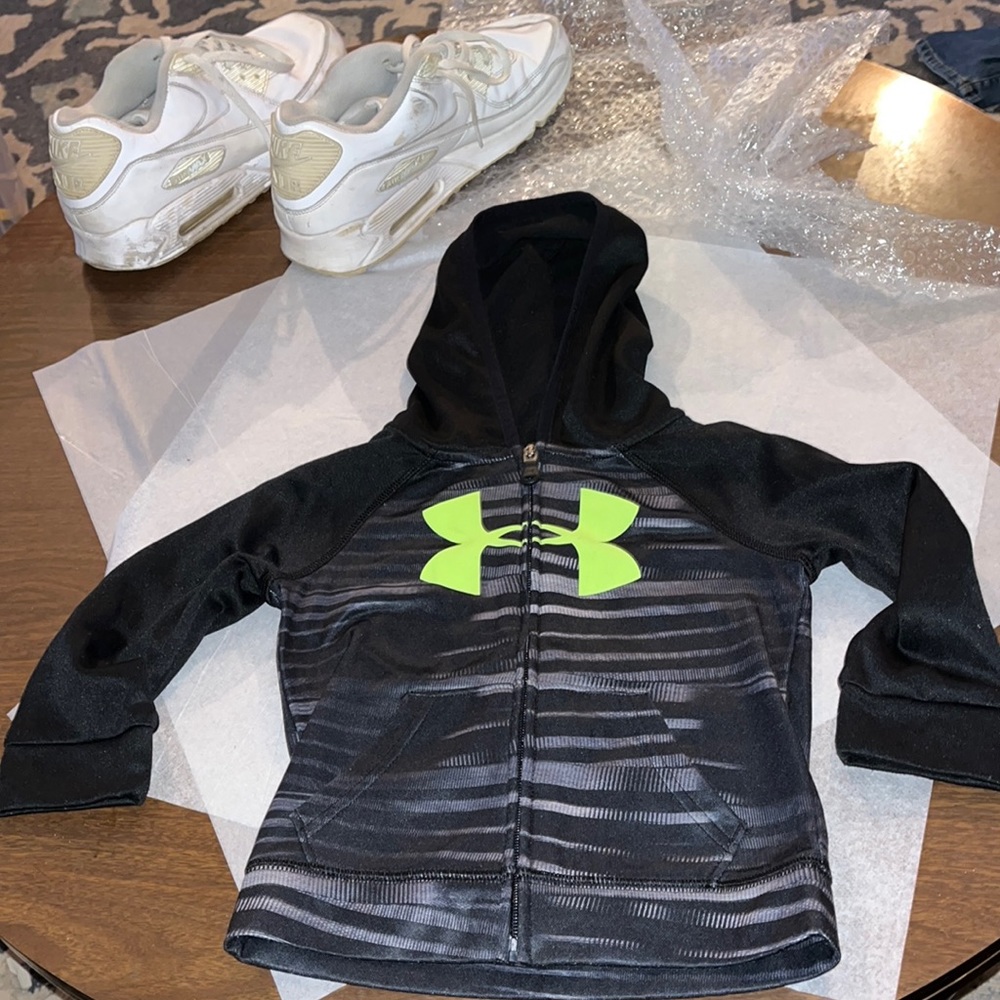 Gently used UNDER ARMOUR full zip hooded polyester sweatshirt size 2T